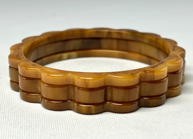 BS55 marbled caramel bakelite daisy spacer bangles